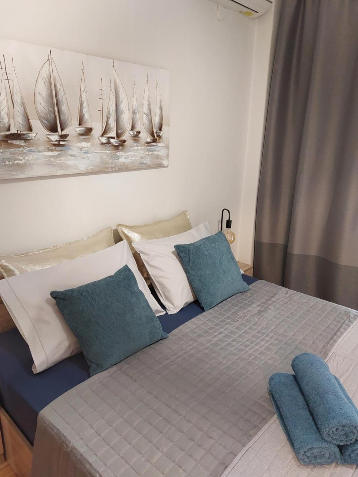 Antigonidon Square Luxury *