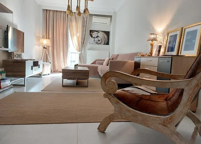 Antigonidon Square Luxury Apartment